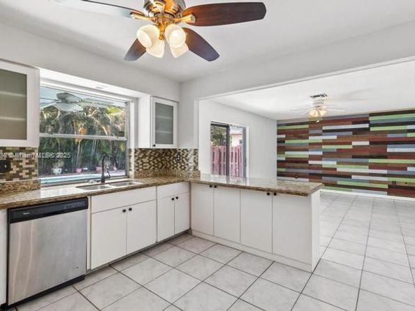 7321 Allen Dr, Hollywood FL 33024