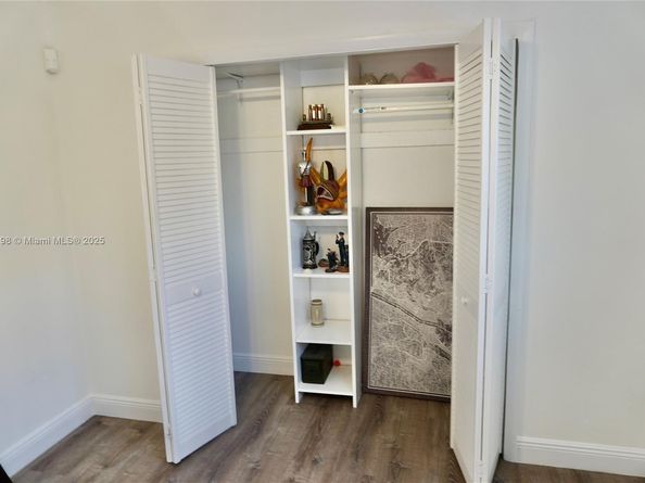 7321 Allen Dr, Hollywood FL 33024