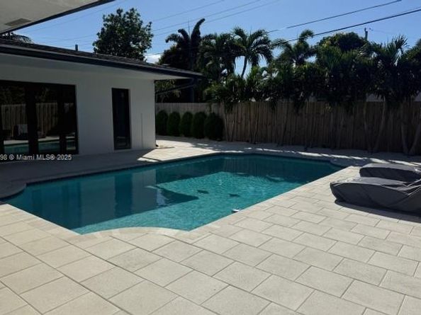7321 Allen Dr, Hollywood FL 33024