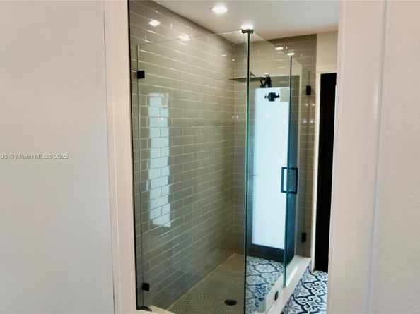 7321 Allen Dr, Hollywood FL 33024