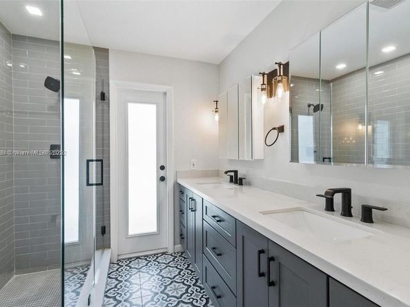 7321 Allen Dr, Hollywood FL 33024
