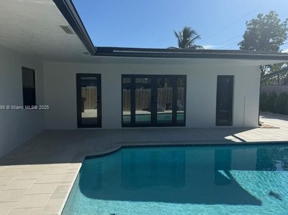 7321 Allen Dr, Hollywood FL 33024
