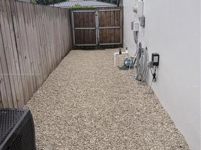 7321 Allen Dr, Hollywood FL 33024