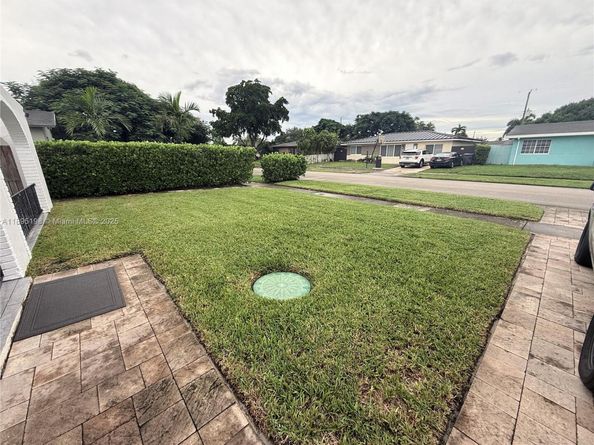 7321 Allen Dr, Hollywood FL 33024