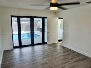 7321 Allen Dr, Hollywood FL 33024