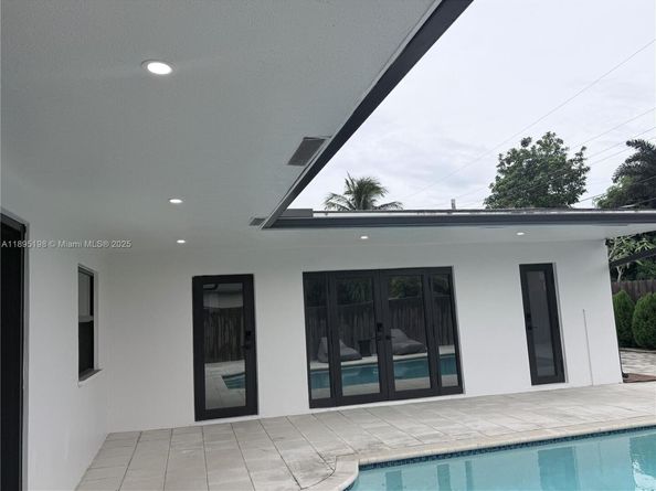 7321 Allen Dr, Hollywood FL 33024