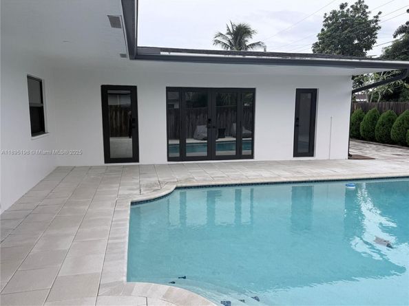 7321 Allen Dr, Hollywood FL 33024
