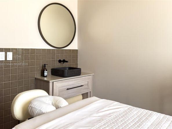 159 NE 6th St 3209, Miami FL 33132