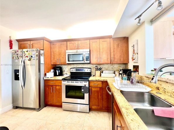 200 Leslie Dr 1122, Hallandale Beach FL 33009