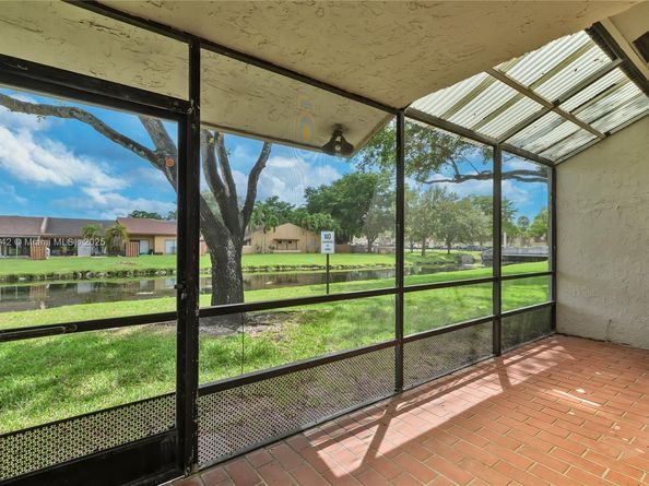 7940 NW 10th St, Plantation FL 33322