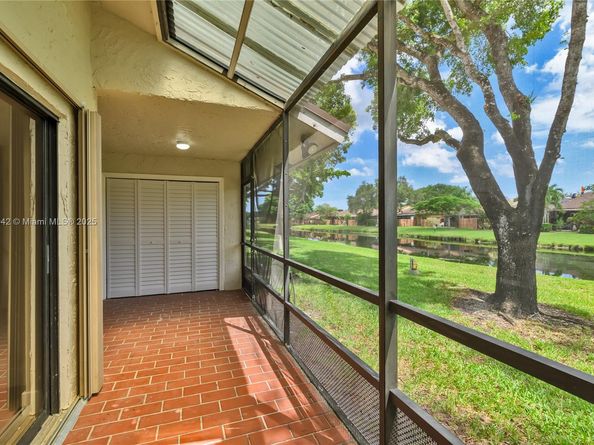 7940 NW 10th St, Plantation FL 33322