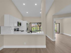 7940 NW 10th St, Plantation FL 33322