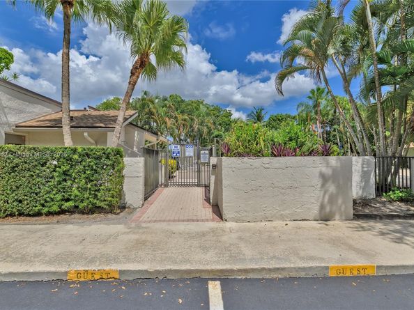7940 NW 10th St, Plantation FL 33322