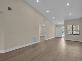 7940 NW 10th St, Plantation FL 33322
