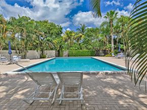7940 NW 10th St, Plantation FL 33322