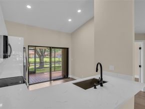 7940 NW 10th St, Plantation FL 33322