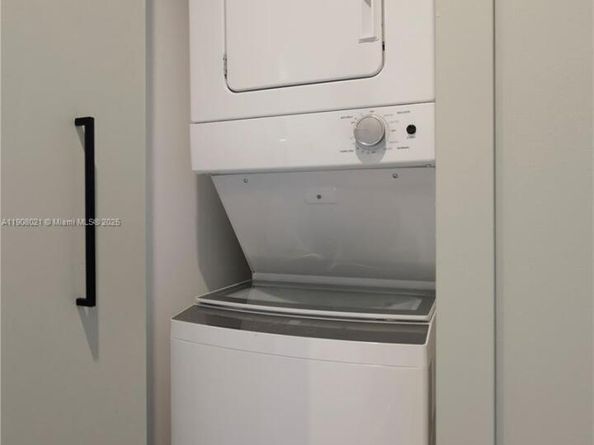 3250 Grand Ave 306, Miami FL 33133