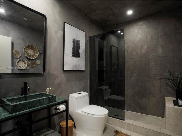 3250 Grand Ave 306, Miami FL 33133