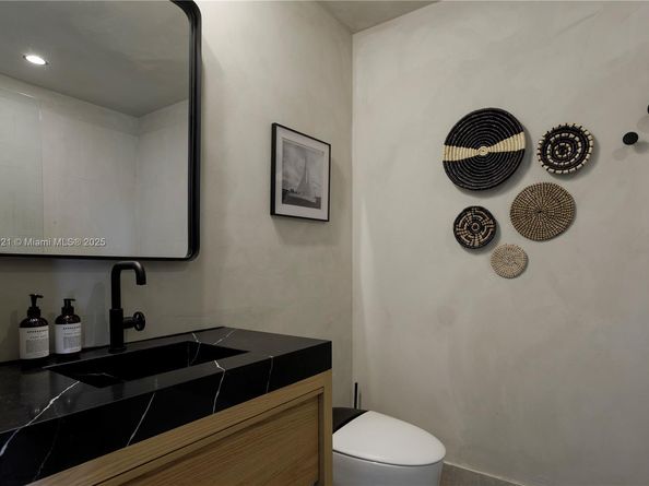 3250 Grand Ave 306, Miami FL 33133