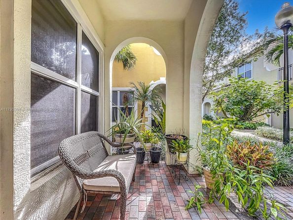 12448 NW 17th Mnr, Pembroke Pines FL 33028