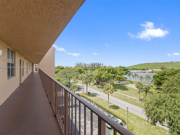 4570 NW 18th Ave 606, Deerfield Beach FL 33064