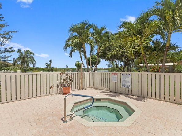 4570 NW 18th Ave 606, Deerfield Beach FL 33064