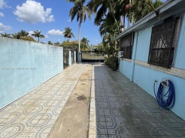 622 NW 7th Ave, Homestead FL 33030