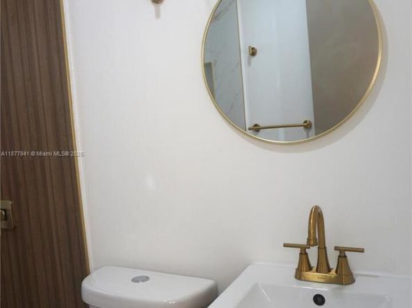 7221 Freedom St, Hollywood FL 33024
