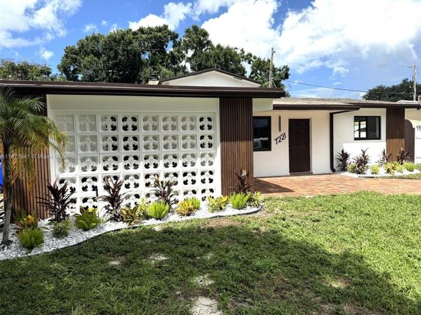7221 Freedom St, Hollywood FL 33024