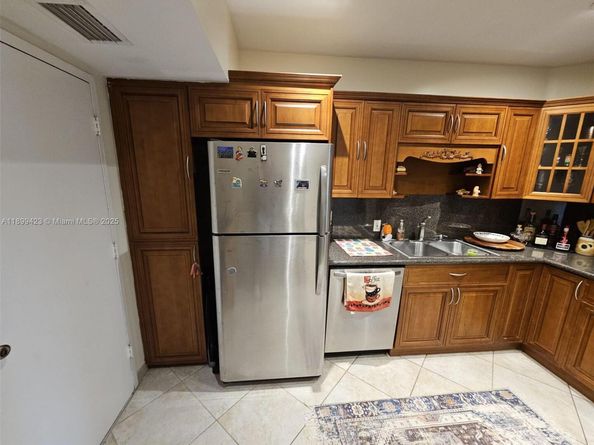 4200 Hillcrest Dr 1015, Hollywood FL 33021