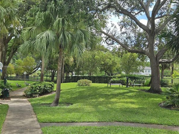 4200 Hillcrest Dr 1015, Hollywood FL 33021