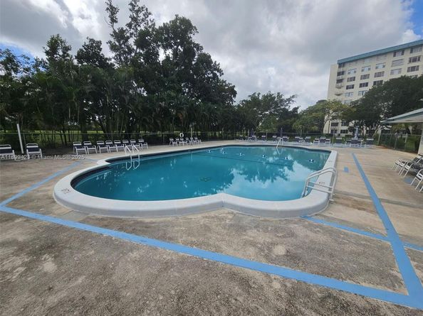 4200 Hillcrest Dr 1015, Hollywood FL 33021