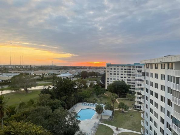 4200 Hillcrest Dr 1015, Hollywood FL 33021