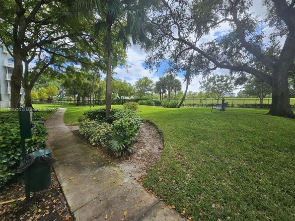 4200 Hillcrest Dr 1015, Hollywood FL 33021