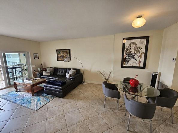 4200 Hillcrest Dr 1015, Hollywood FL 33021