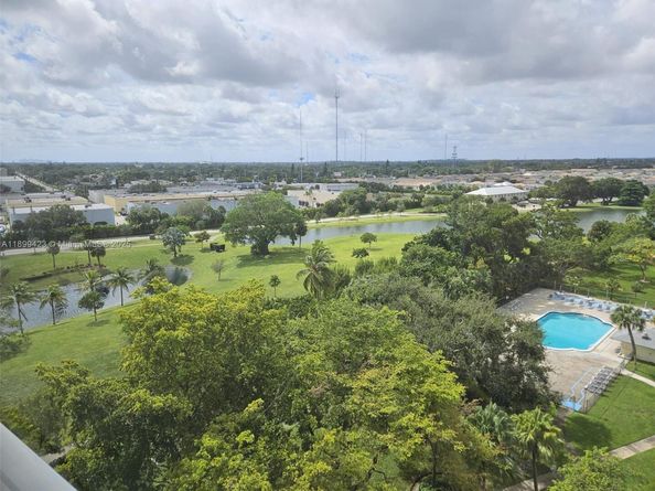 4200 Hillcrest Dr 1015, Hollywood FL 33021