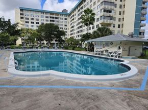 4200 Hillcrest Dr 1015, Hollywood FL 33021