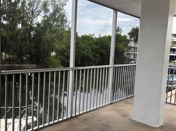 3660 NE 166th St 215, North Miami Beach FL 33160
