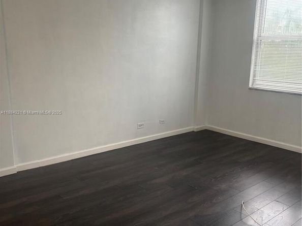 3660 NE 166th St 215, North Miami Beach FL 33160