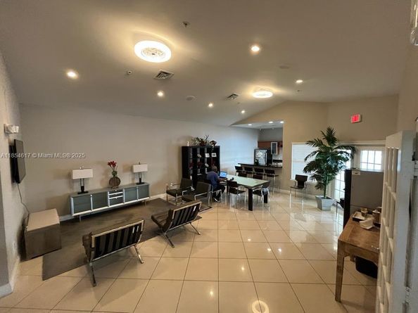 643 Vista Isles Dr 1825, Sunrise FL 33325