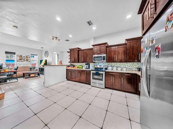 7835 W 33rd Ln, Hialeah FL 33018