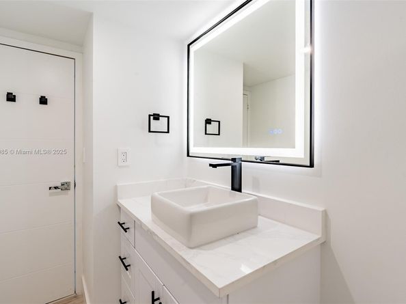 2030 S Ocean Dr 1127, Hallandale Beach FL 33009