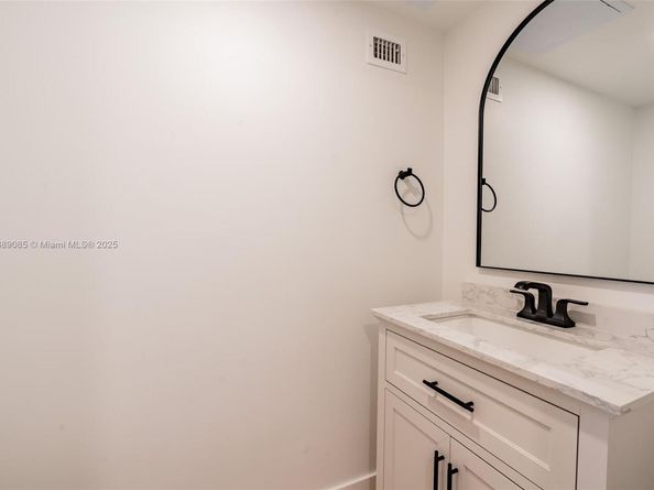 2030 S Ocean Dr 1127, Hallandale Beach FL 33009