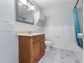 8239 NW 8th St 3, Plantation FL 33324