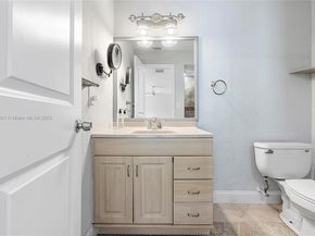 8239 NW 8th St 3, Plantation FL 33324