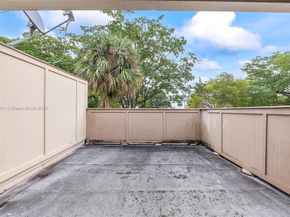 8239 NW 8th St 3, Plantation FL 33324