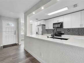 8239 NW 8th St 3, Plantation FL 33324