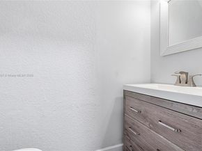 8239 NW 8th St 3, Plantation FL 33324