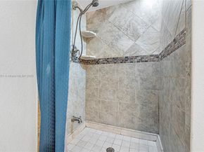 8239 NW 8th St 3, Plantation FL 33324