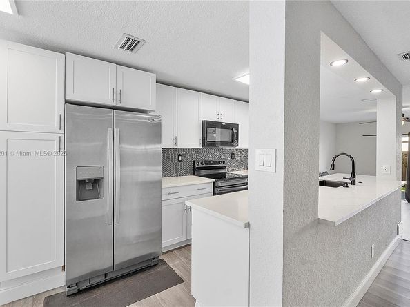 8239 NW 8th St 3, Plantation FL 33324